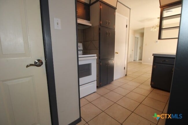 Building Photo - 2706 Live Oak Dr