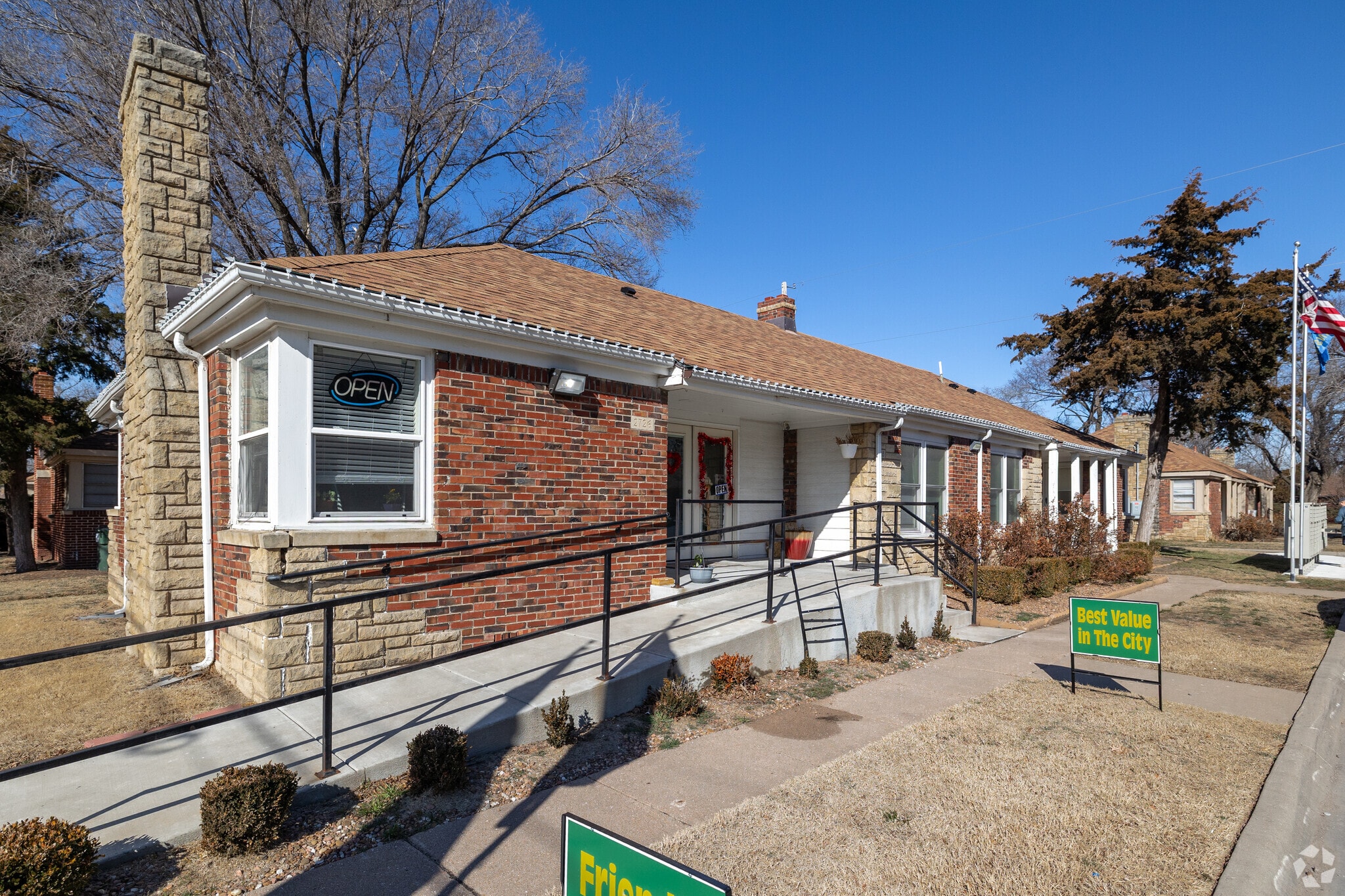 Leasing Center - The Elms Apartments