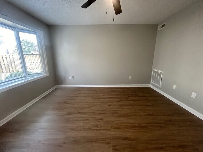 Building Photo - West Columbia Townhome in Stratford Place