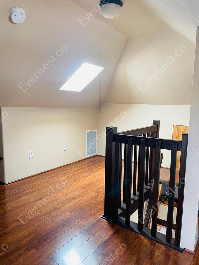 Building Photo - 414 Cherry St