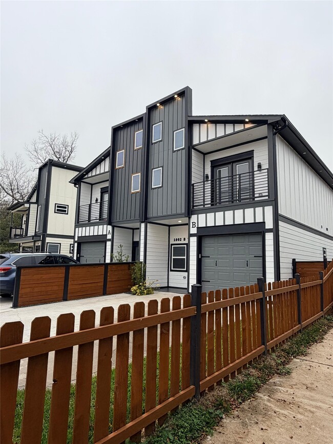 Building Photo - 1002 Natchez Ave