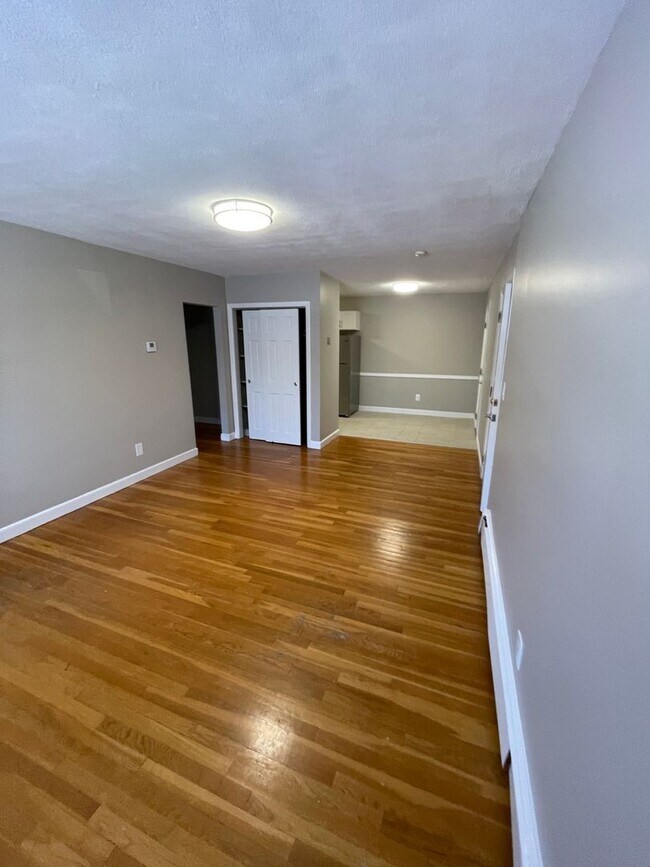 Building Photo - 1-Bedroom H & HW + Parking * Newton Riverside MBTA GL-D