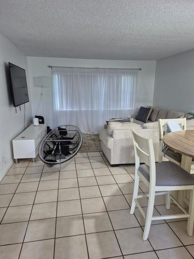 Building Photo - 560 SE 2nd Ave