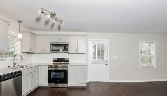 Building Photo - 631 Hurley Rd