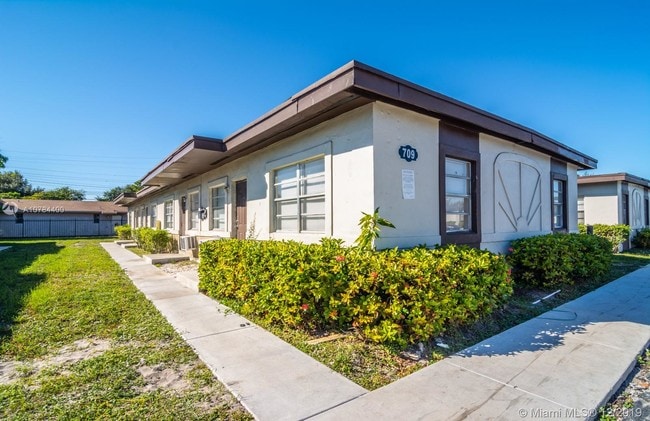 Building Photo - 712 NW 14th Terrace