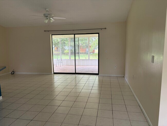 Building Photo - 4612 Boabadilla Ave