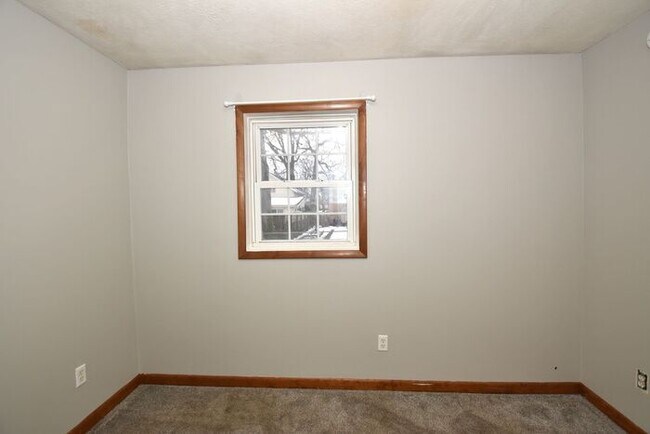 Building Photo - MIshawaka near Universities and shopping