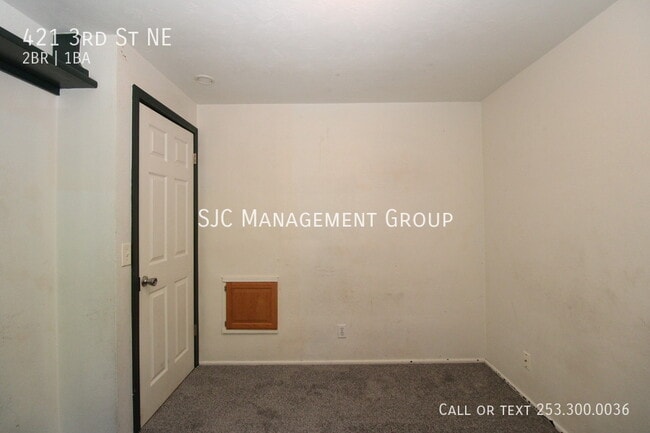 Building Photo - 421 3rd St NE