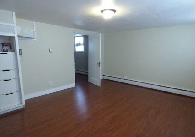 Building Photo - 2121 5th Ave