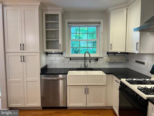 Building Photo - 8711 Braeburn Dr