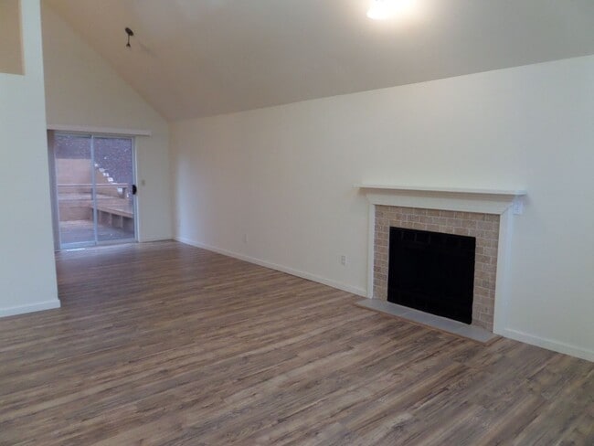 Building Photo - Fantastic HUGE Remodeled 4 Bedroom Home Wi...