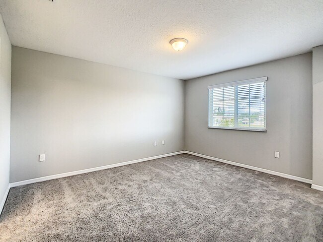 Building Photo - Stylish 3-Bedroom Townhome in Gated Sanfor...