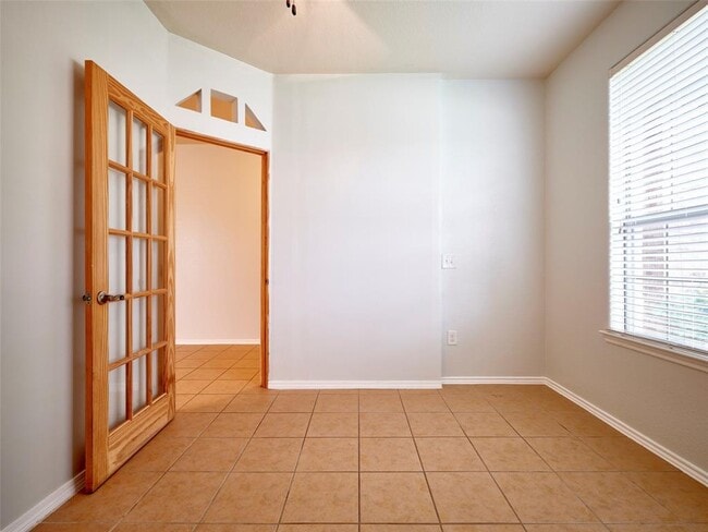 Building Photo - 1426 S Maple Dr
