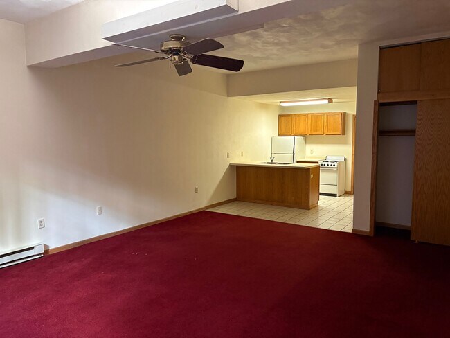 Building Photo - 402 W Dayton St