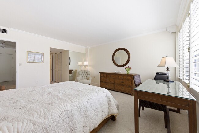 Building Photo - 170 N Ocean Blvd