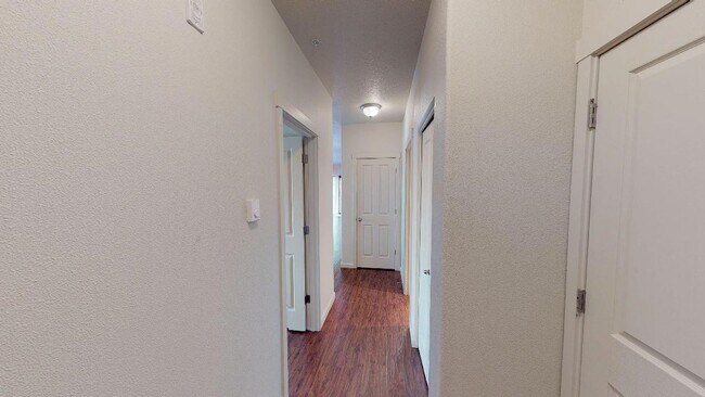 Building Photo - Perfect For Nursing Student - Beautiful Condo w/ Garage. Close To St. Vincents Hospital