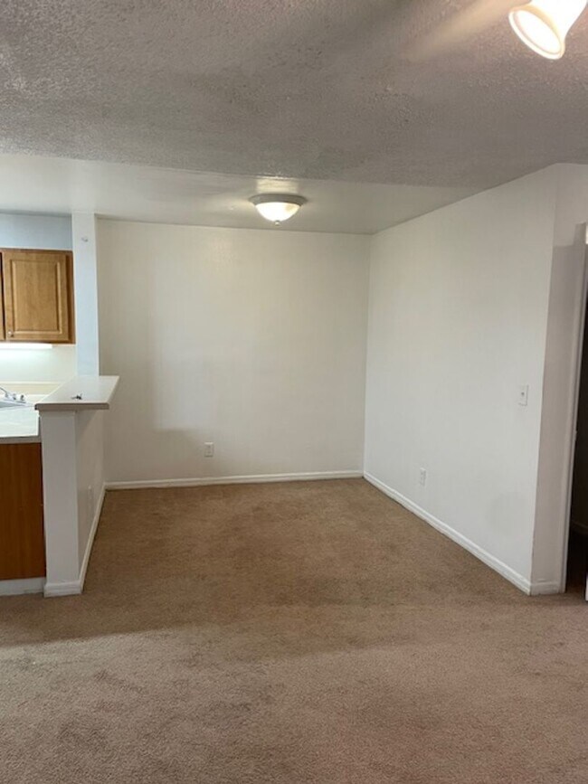 Building Photo - 6052 Westgate Dr