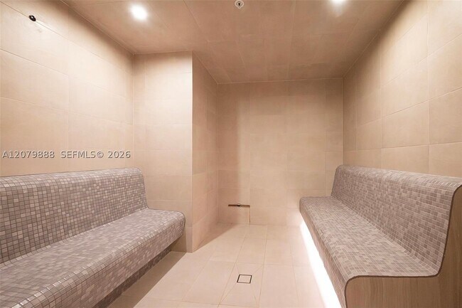 Building Photo - 2411 Laguna Cir