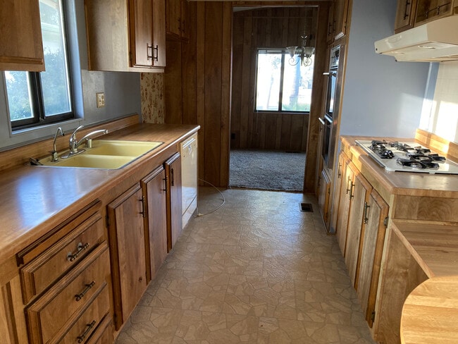 Building Photo - 1354 Jasmine Way