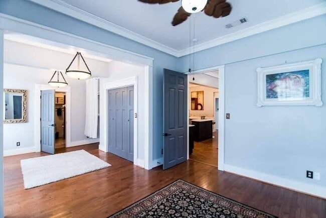 Building Photo - 407 N Moody St