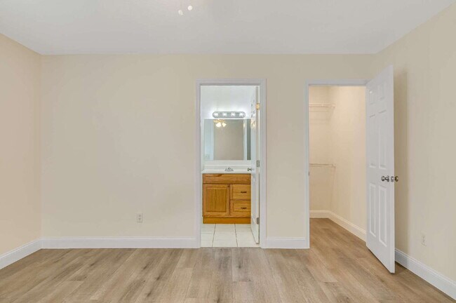 Building Photo - 51 Wellwood Ln
