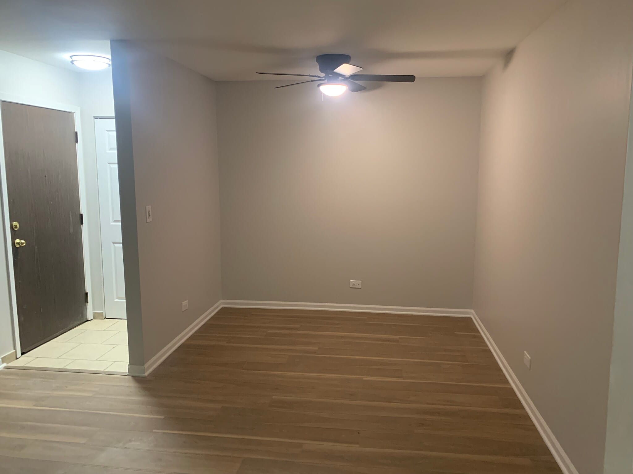 Building Photo - 1703 W Victoria Dr