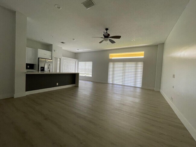 Building Photo - 4293 Laurel Ridge Cir