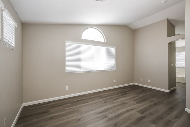 Building Photo - 1832 Fan Fare Dr