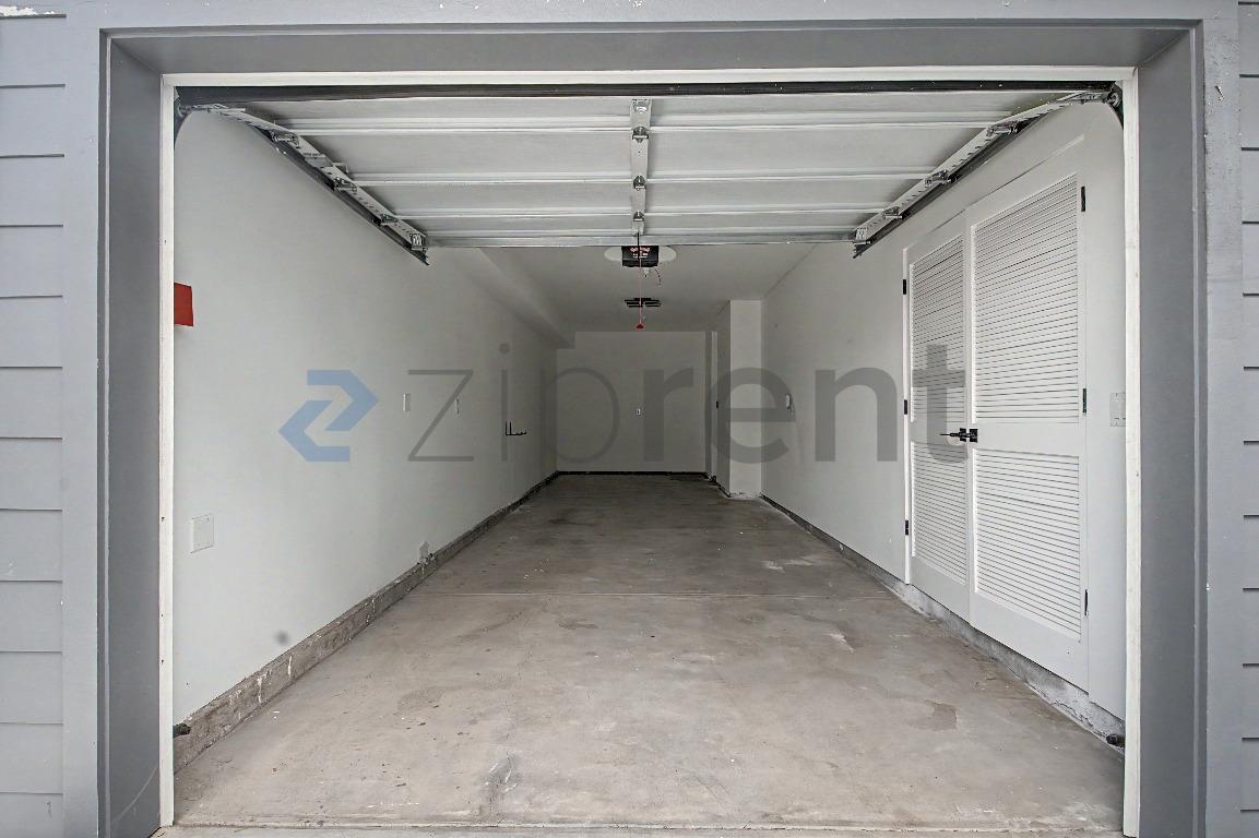 Building Photo - Unit