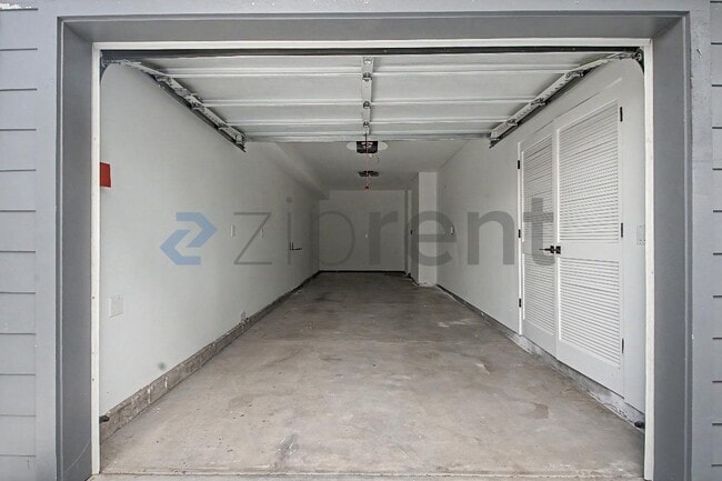 Building Photo - 5230 1/2 Tilden Ave