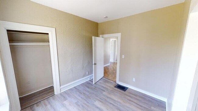 Building Photo - 716 Pearl St