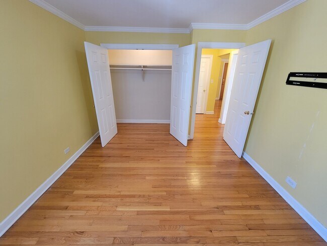 Building Photo - 2950 W Arthur Ave