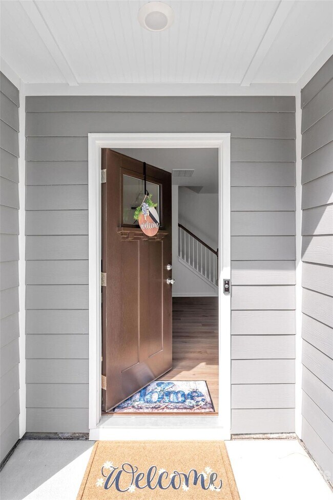 Building Photo - 1940 Highland Park Dr