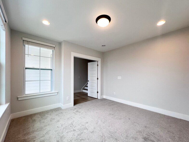 Building Photo - 8520 Silsbee Dr