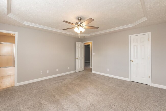 Building Photo - Gorgeous Three Bedroom Home!