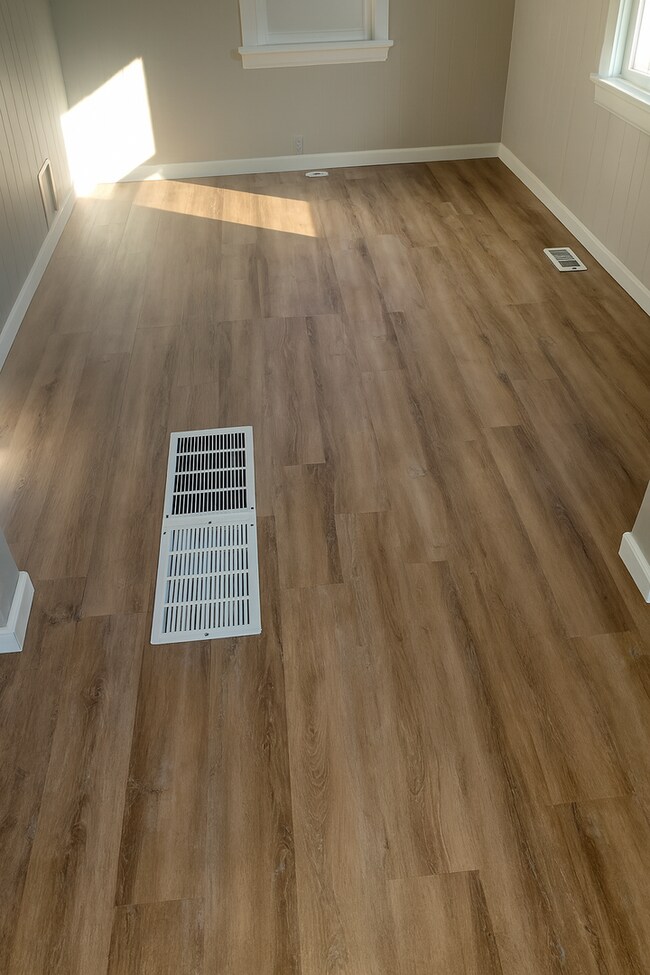 Building Photo - Charming 2BR Home Near Lake Erie – $1,149/...