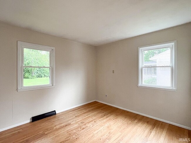 Building Photo - 2519 E 7th St