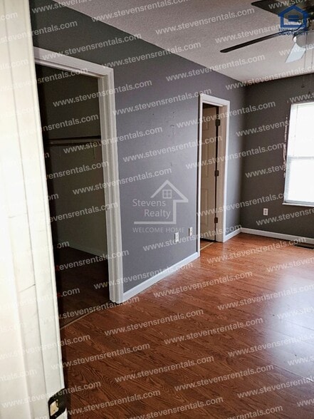 Building Photo - 3715 Skyline Dr