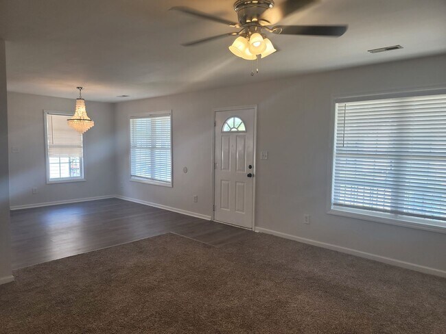 Building Photo - 4 Bedroom 3 Full Bath Ranch Home located Minutes from CAMPBELL UNIVERSITY!