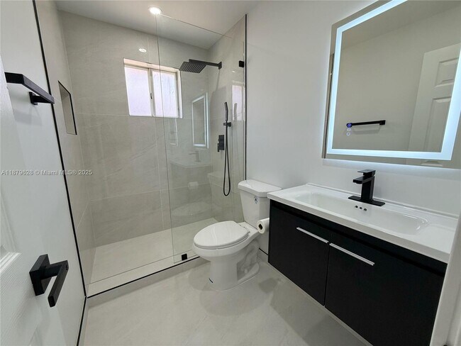 Building Photo - 3252 W 70th St