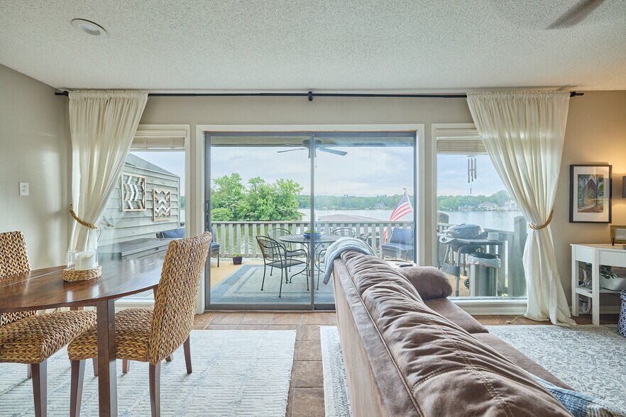 Building Photo - 400 Farr Shores Dr