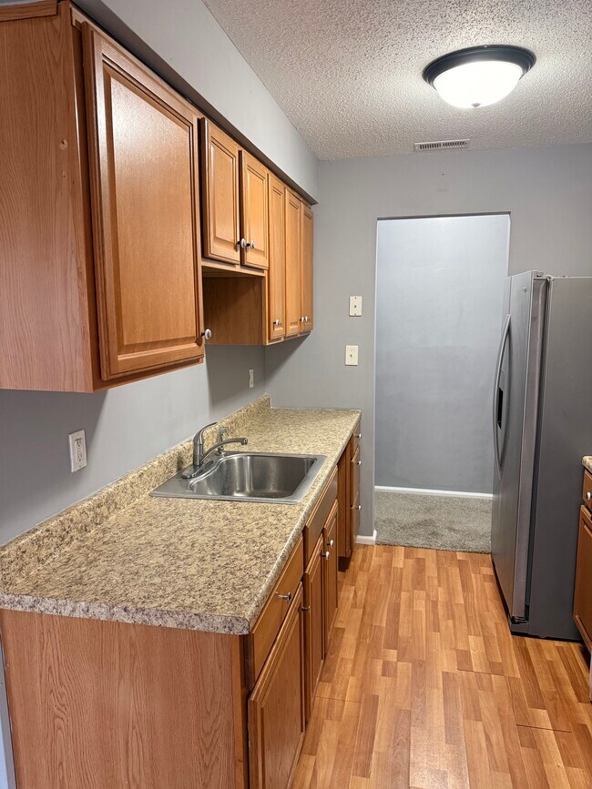 Building Photo - 31 Moore Ln