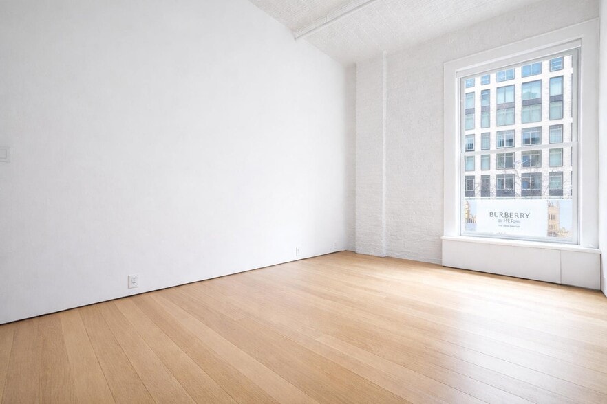 Building Photo - 54 Bleecker St