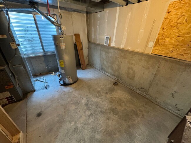 Building Photo - Completely Remodeled Home in Englewood