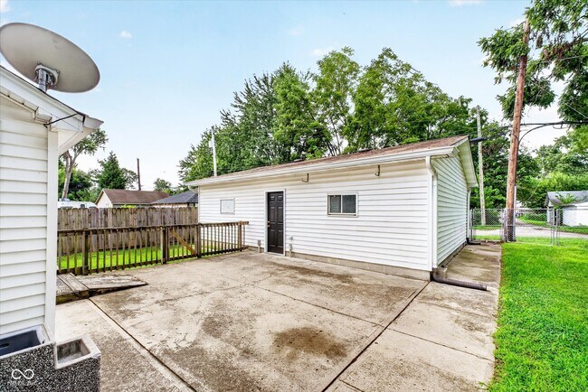 Building Photo - 456 N Centennial St