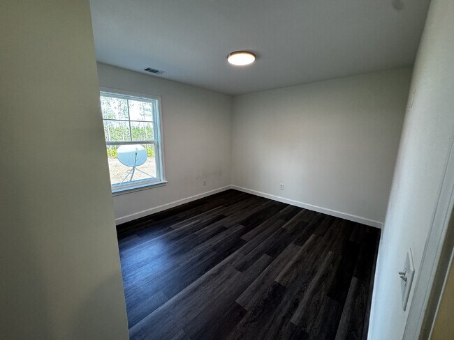 Building Photo - House for Rent