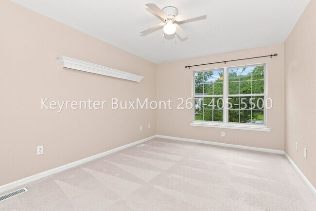 Building Photo - 1150 Bridle Path Dr