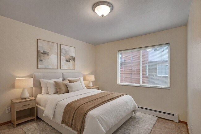 Building Photo - Strawberry Lane