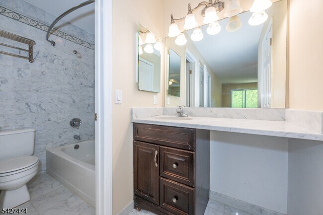 Building Photo - 50 W Lindsley Rd