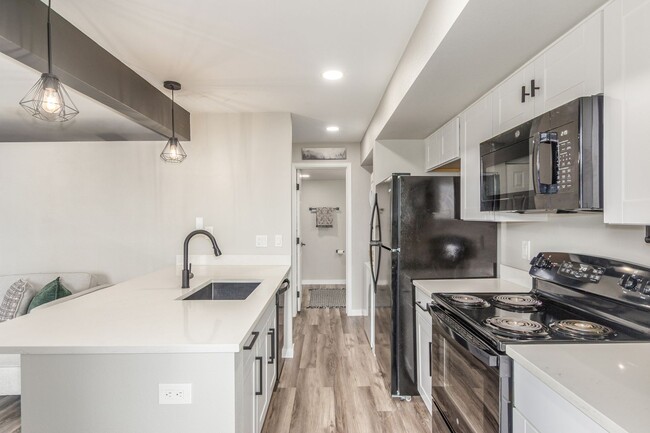 Building Photo - Charming 1 bedroom, 1 bath Condo